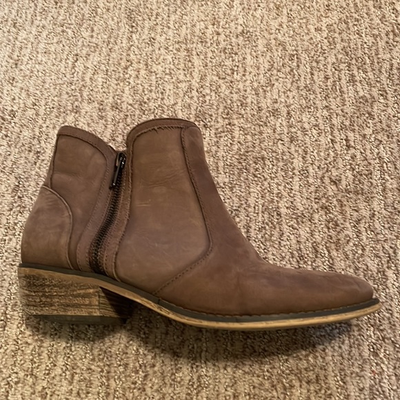 Western Zip Booties - Picture 2 of 3